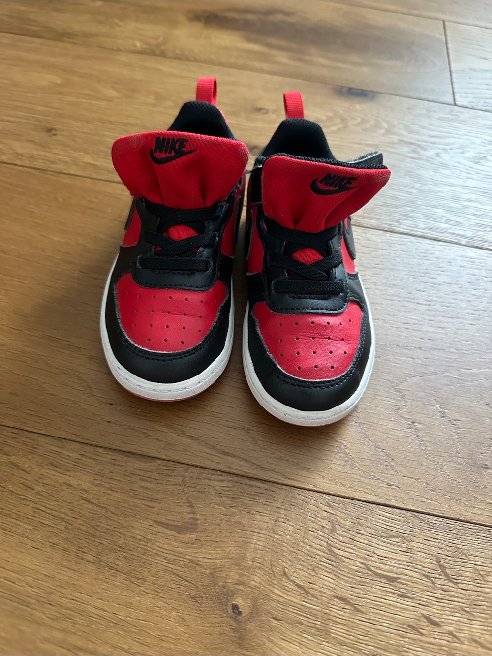 Nike Kids Red and Black Low-Top Sneakers with White Sole